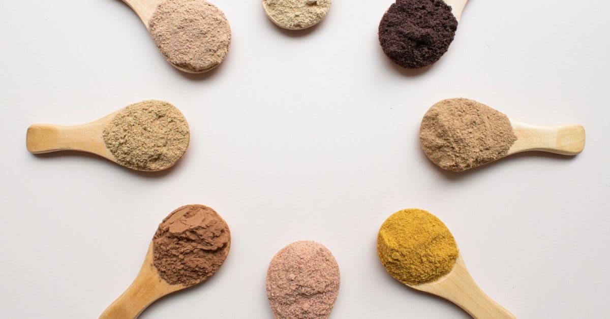 spoons with different types of protein powder, 5 best protein powders for IBD